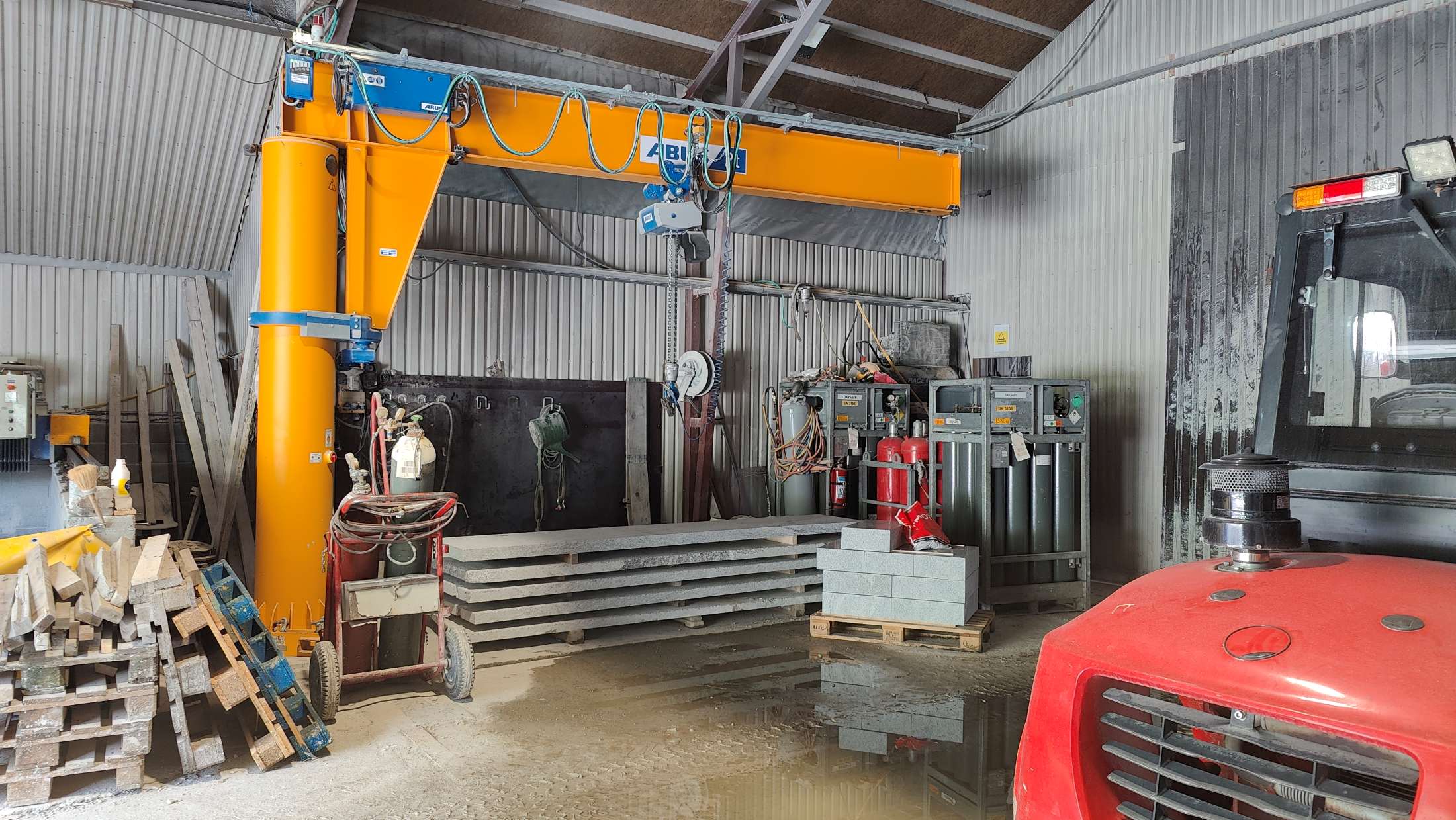 Trapp av granitt opp en skråning